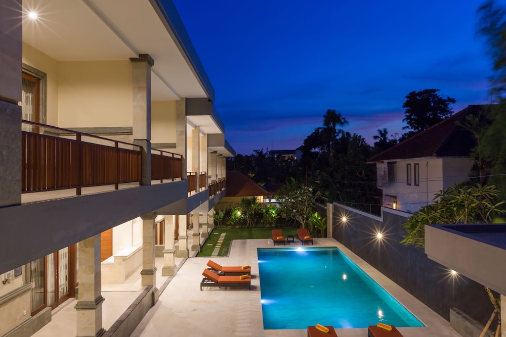 Kubu Petitenget Suite Seminyak 59/63