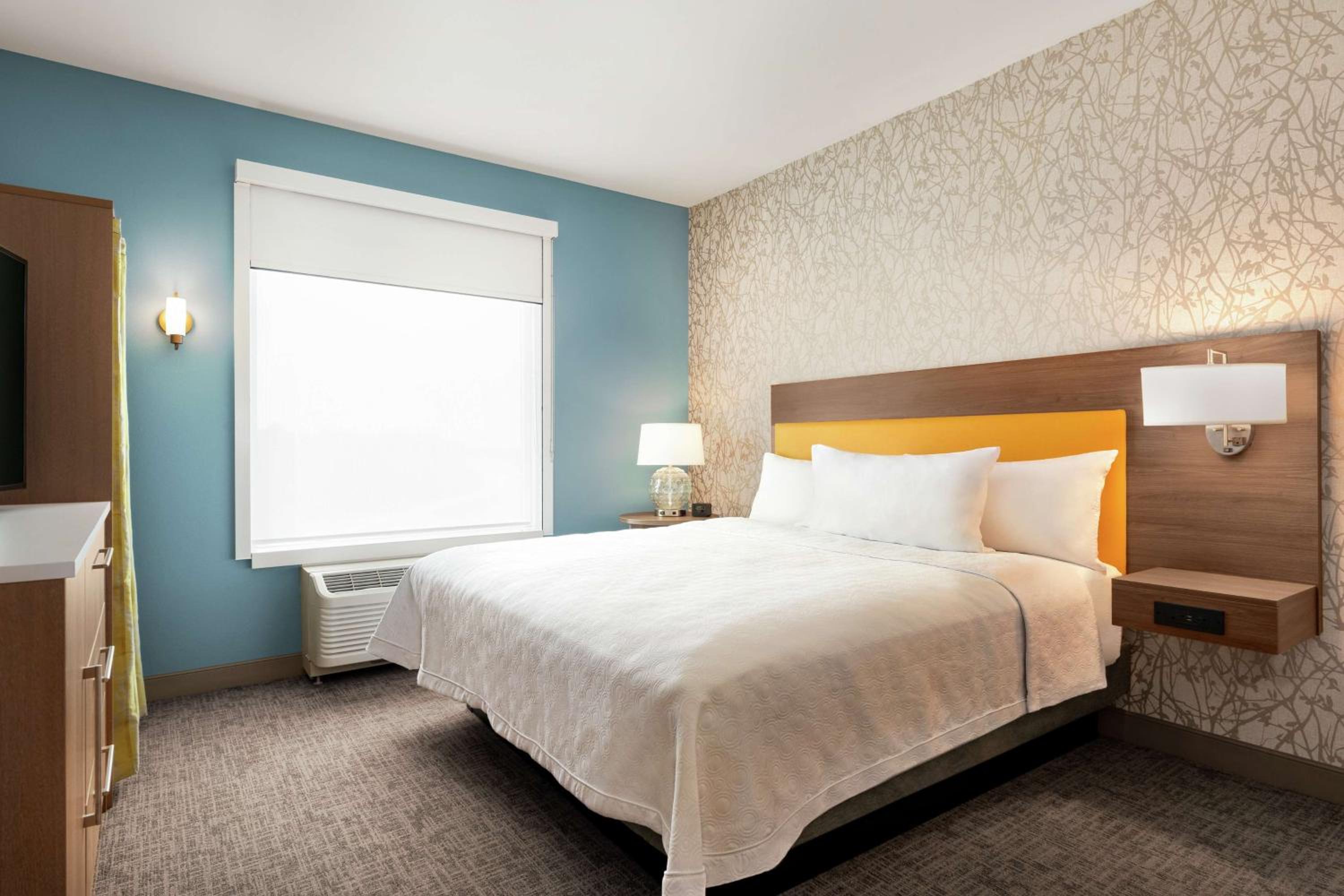 1 BEDROOM, SUITE, KING BED