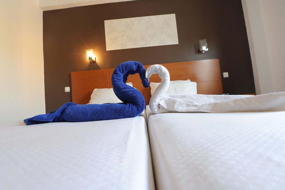 Classic, Twin Beds