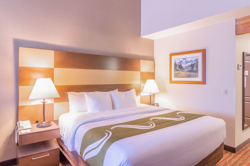 Standard, King Bed, Ground Floor, Quality Inn near Rocky Mountain National Park 4/9