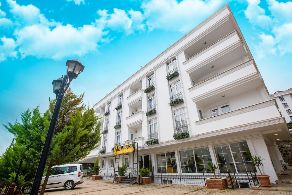 Andalouse Airport Suite Hotel 5/50
