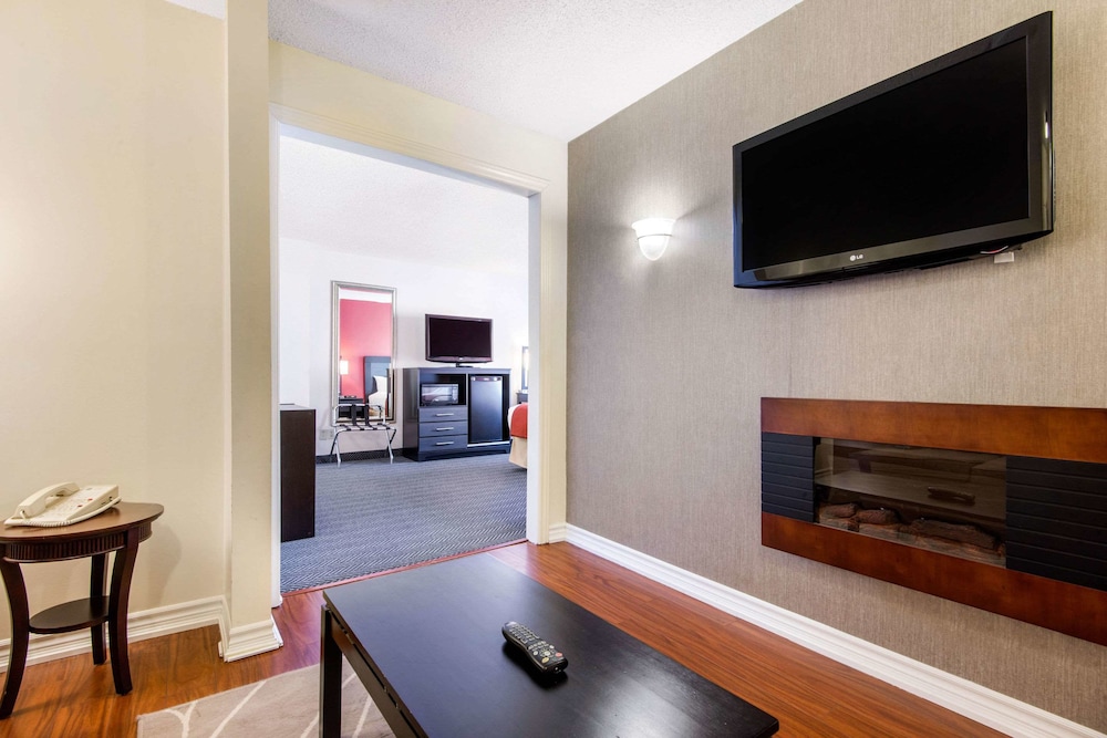 Quality Inn & Suites Mississauga 24/41