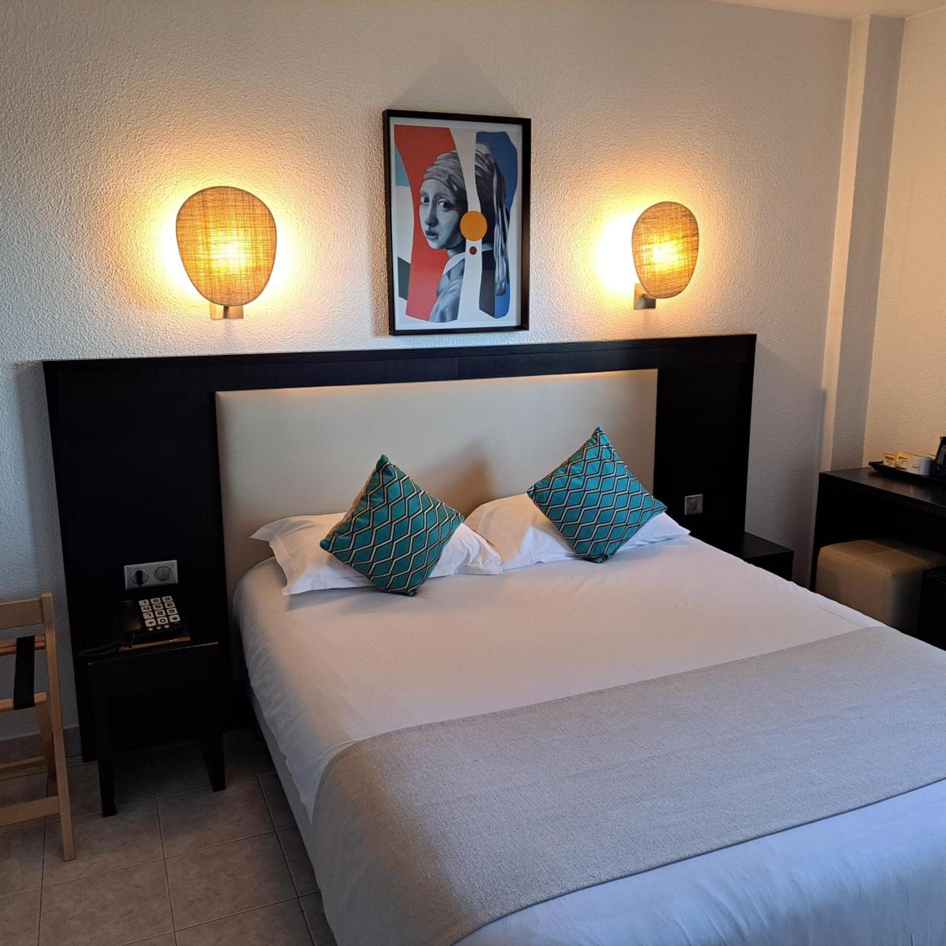 Room, Triple, City Side