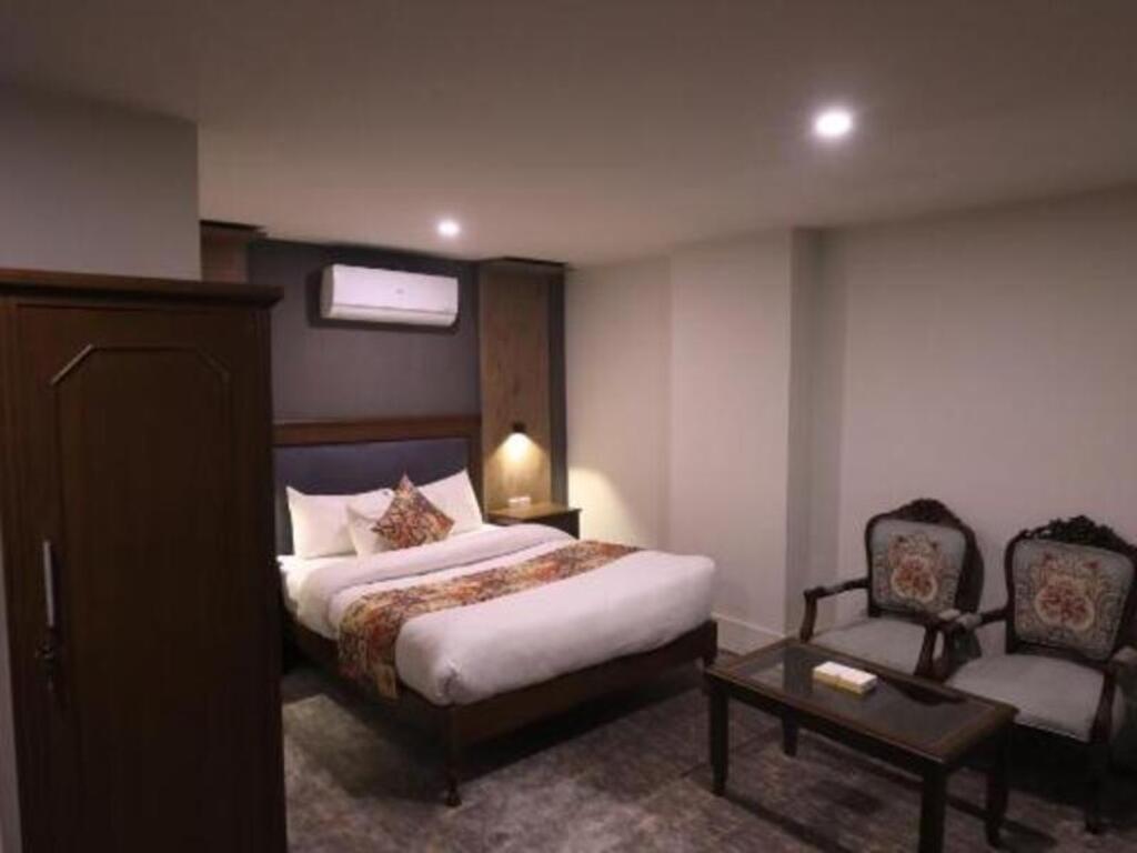 Family Suite, King Bed