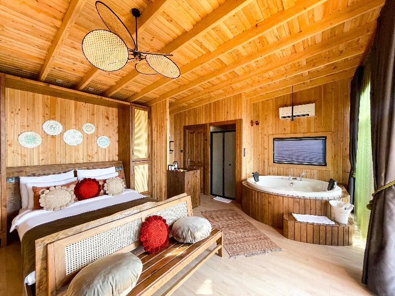Suite, House
