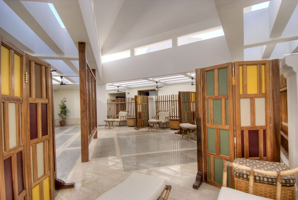swimming pool spa