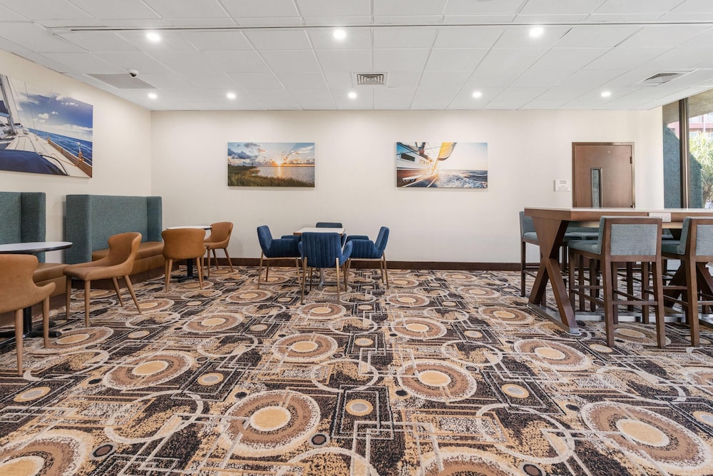 Beachfront Palms Resort Galveston, an Ascend Collection Hotel 36/43