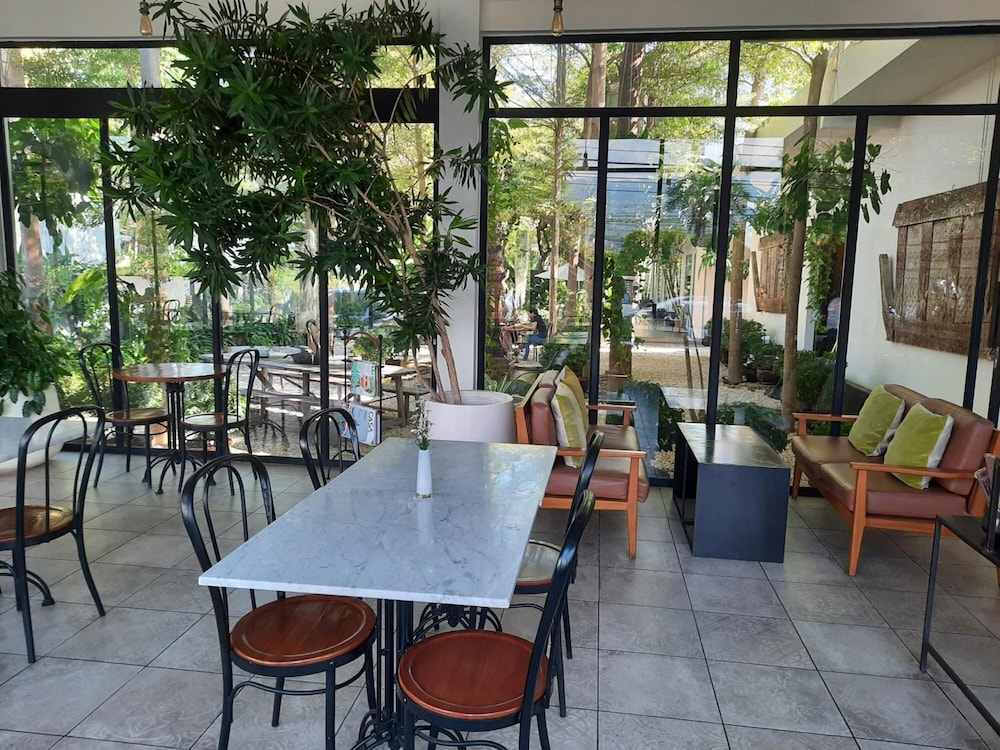 Lovinalife Room & Cafe 38/53