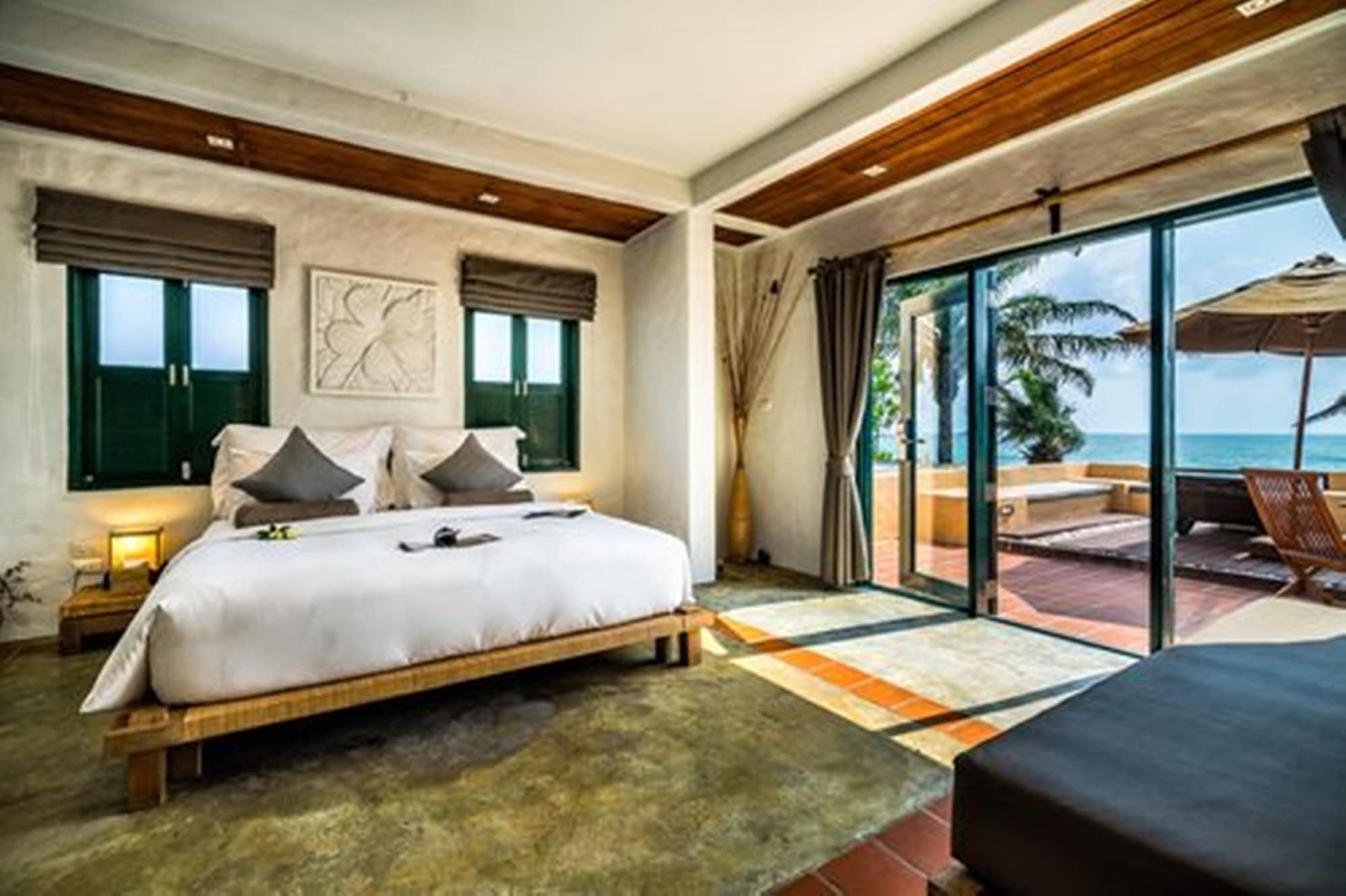SUITE, BEACH FRONT, POOL ACCESS