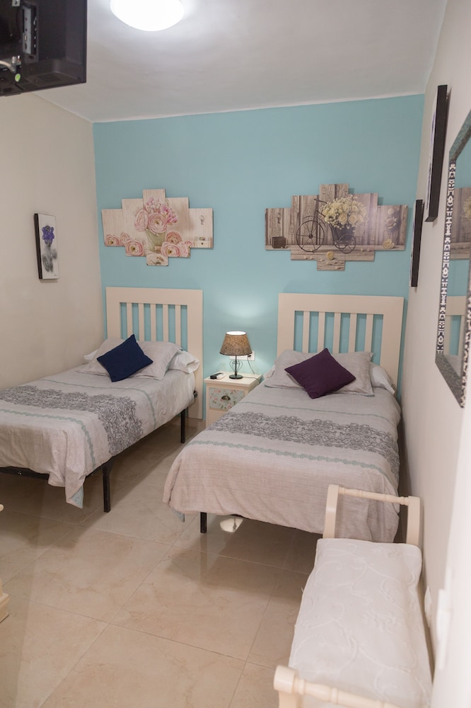 TOWER, STANDARD, TWIN BEDS, PRIVATE BATHROOM
