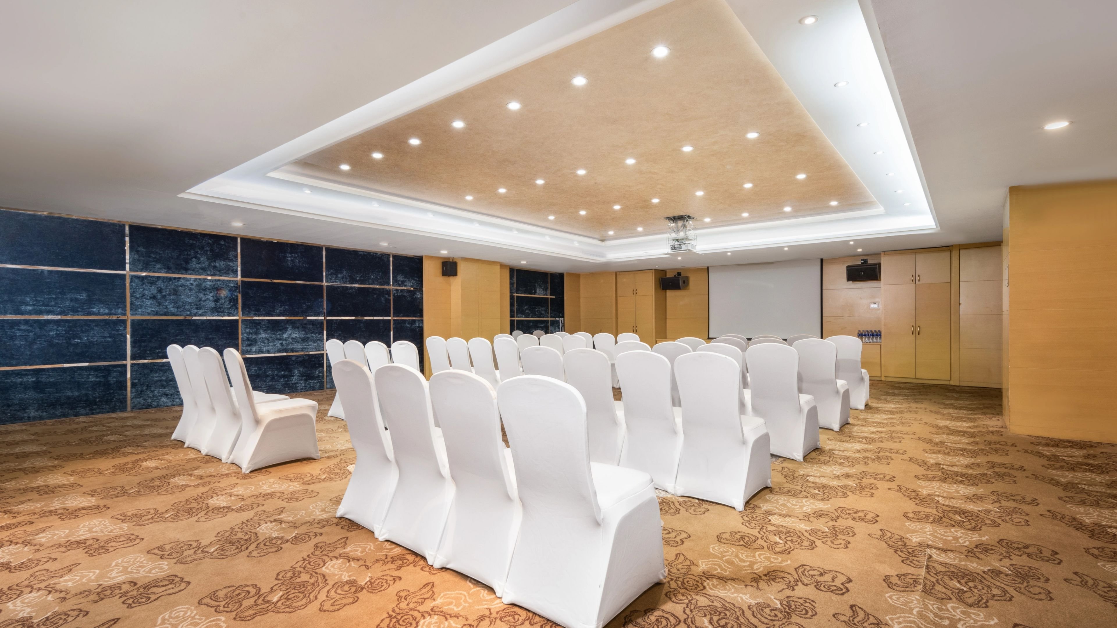 HOLIDAY INN SHIJIAZHUANG CENTRAL 74/77
