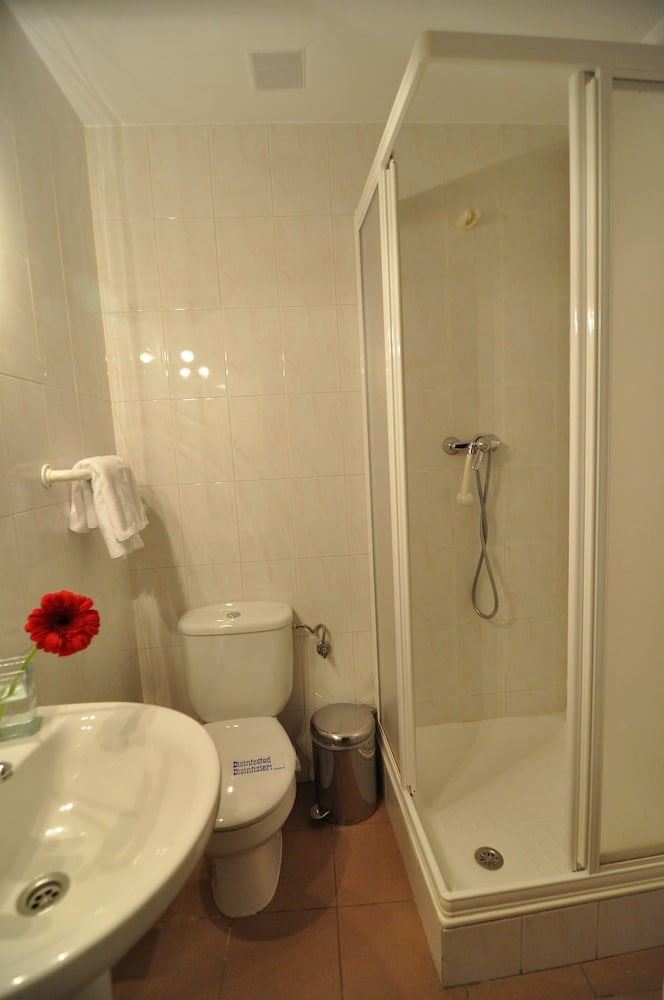 Hostal Ballesta 21/69