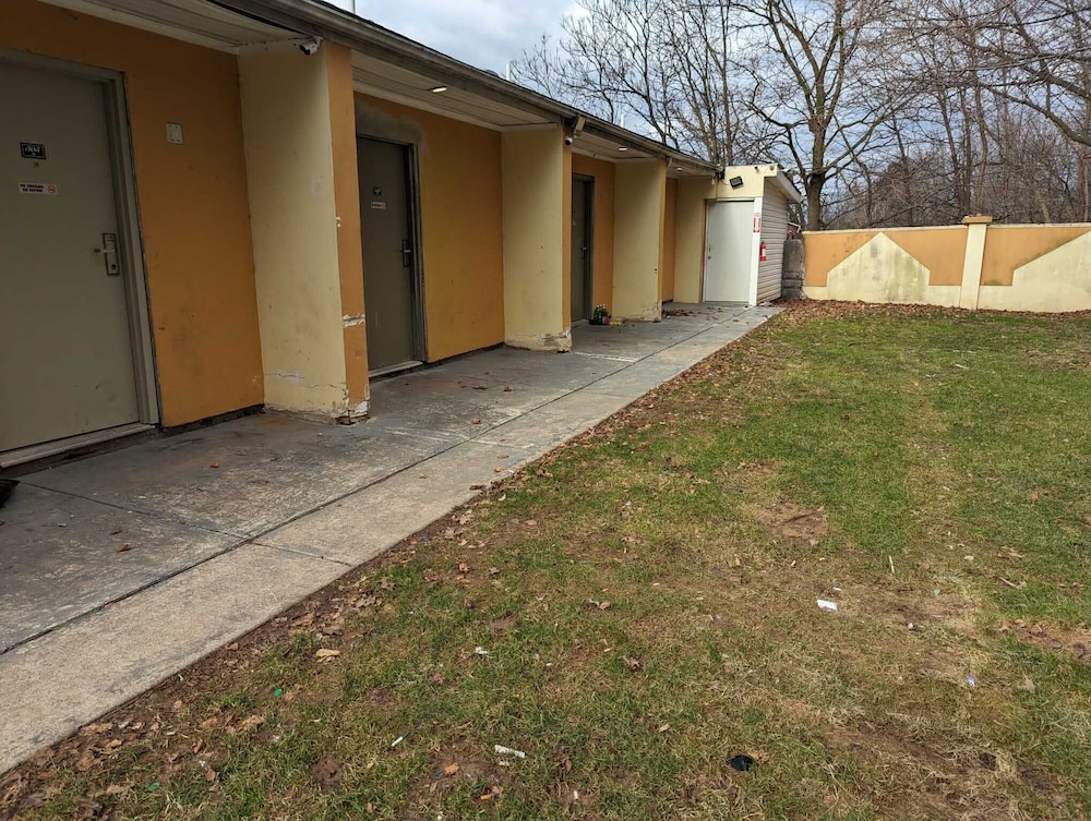Executive Inn Coopersburg 29/33