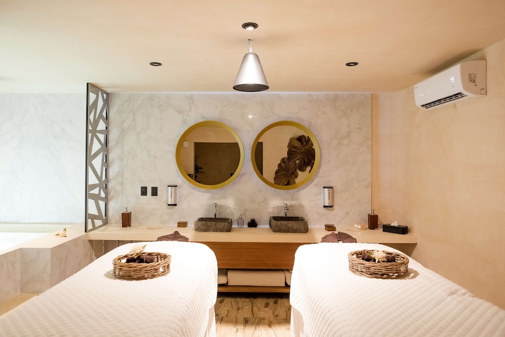 The Reef Playacar Resort and Spa Optional All Inclusive 21/50