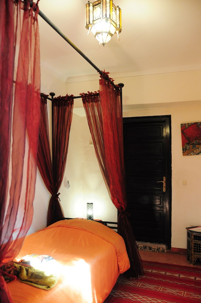 ROOM, SINGLE, SINGLE BED