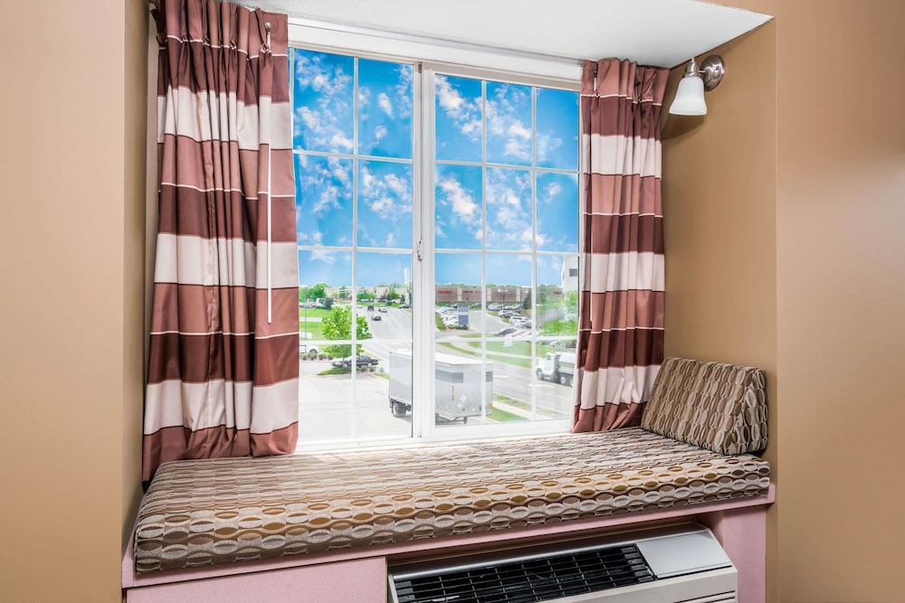 Microtel Inn Suites By Wyndham Rochester Mayo Clinic North 9/25