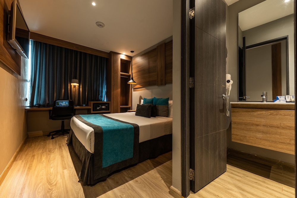 HOTEL BLUE CONCEPT 48/65