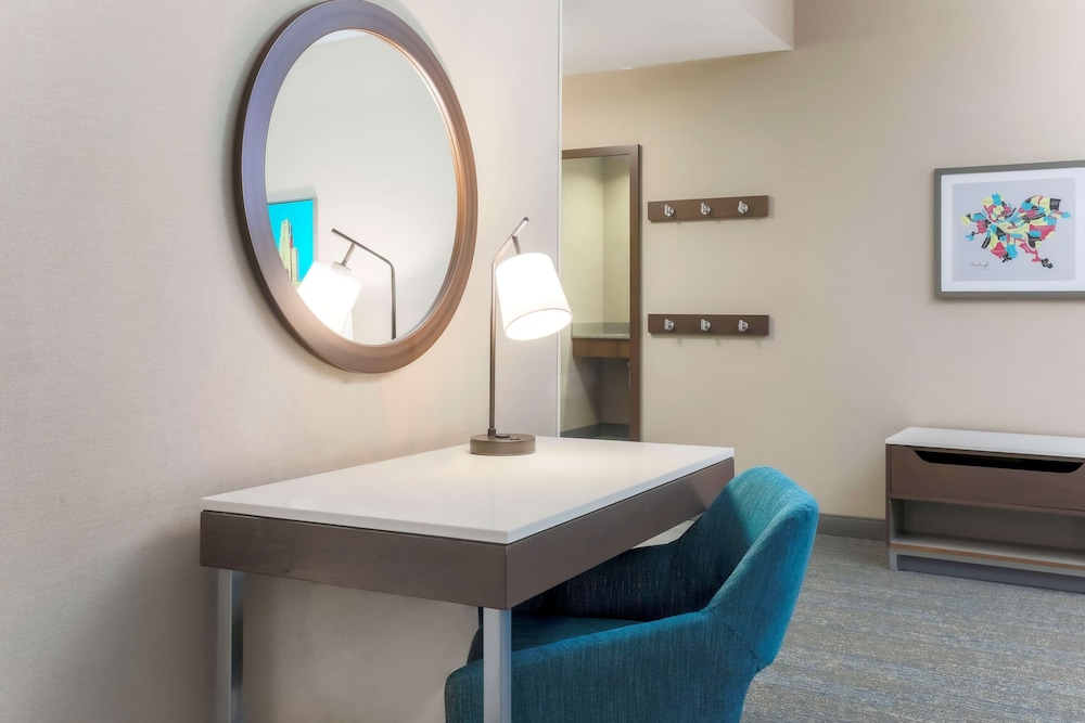 Hampton Inn Suites Pittsburgh Downtown 46/47