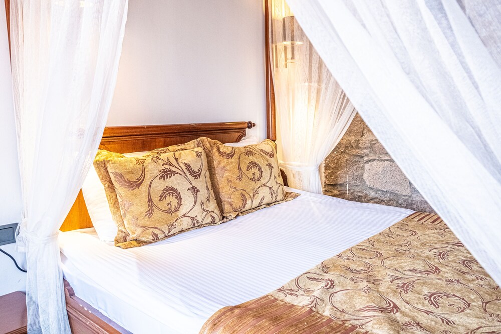 Tas Hotel 17 18/50