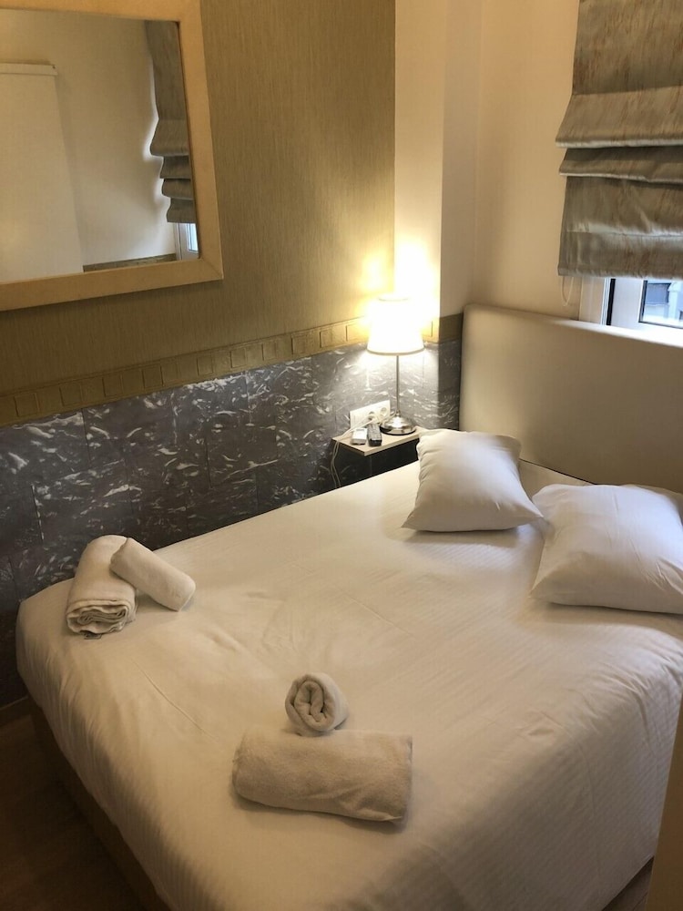 Phidias Hotel 32/69