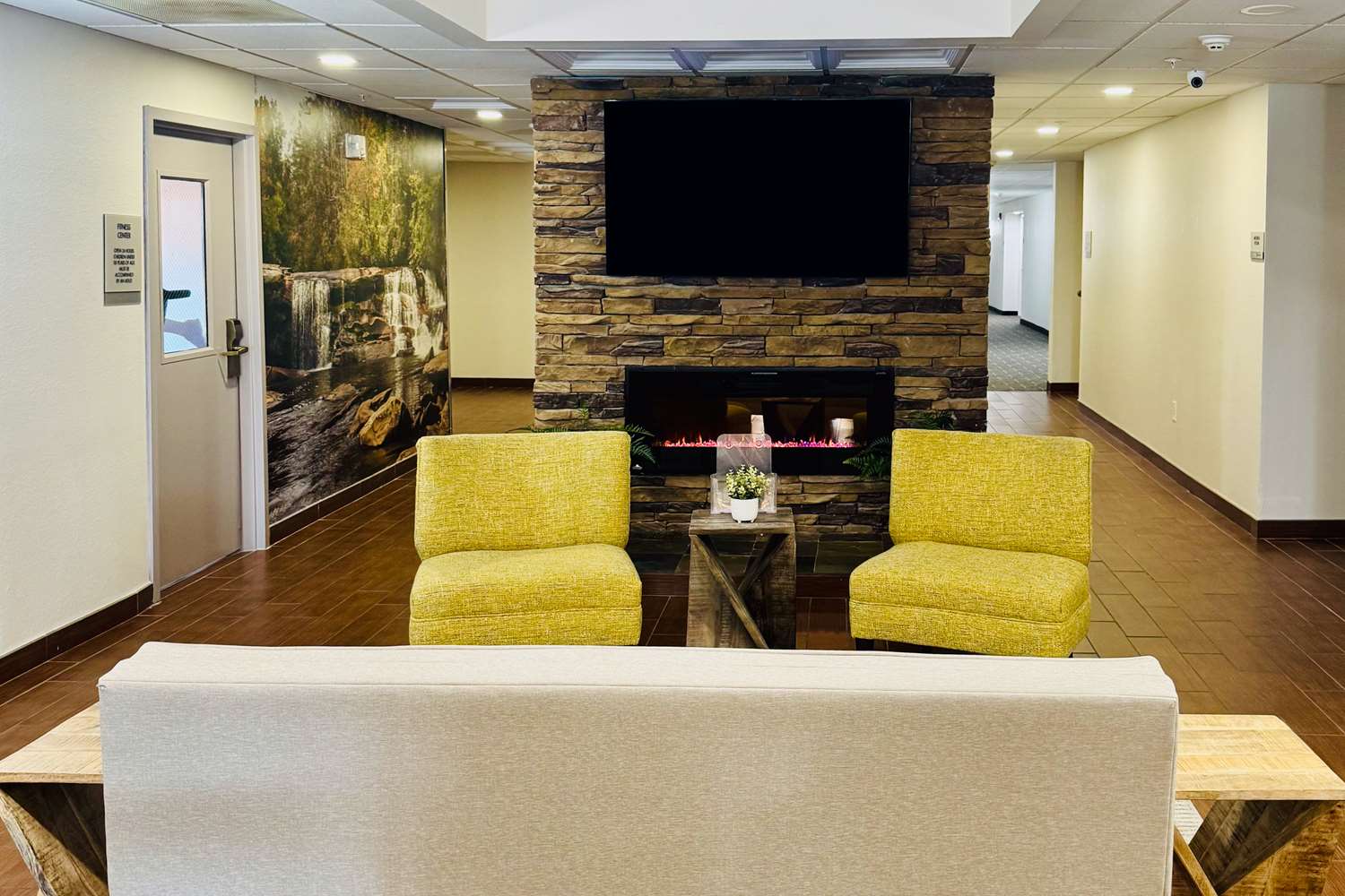 Clarion Pointe Albemarle 57/59