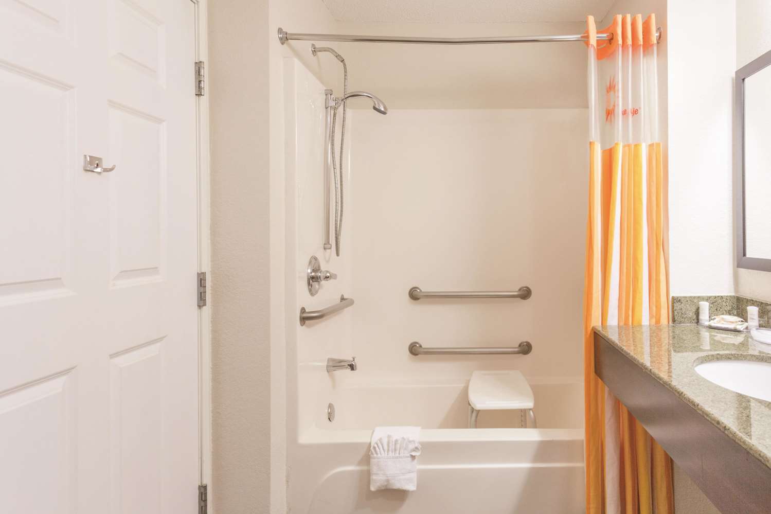 La Quinta Inn & Suites by Wyndham Elizabethtown 17/17