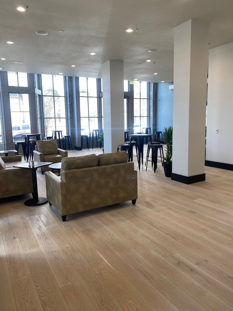 Harlow Hotel 43/53