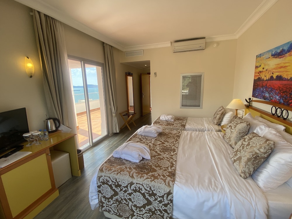 Roseira Beach Resort 8/43