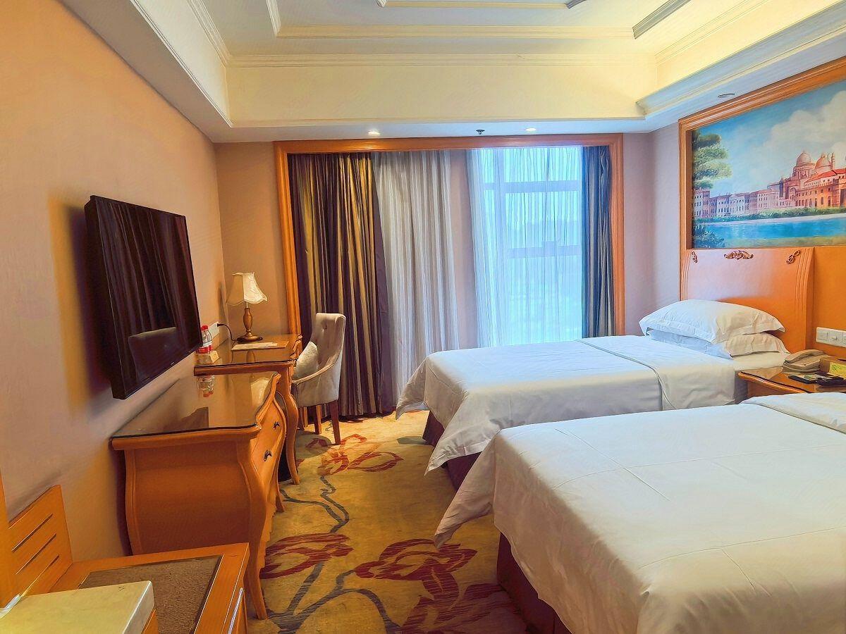 Vienna International Hotel (Xi'an North Railway Station) 10/20