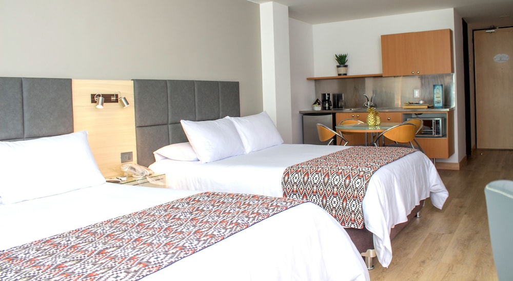 Novelty Suites Hotel 12/77