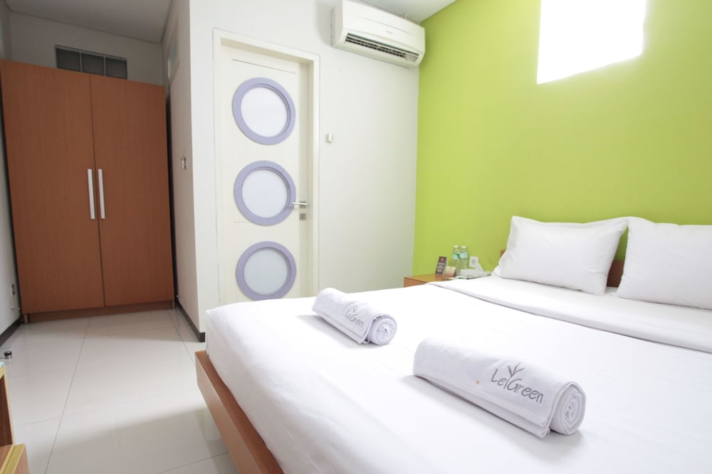 ROOM, DOUBLE BED