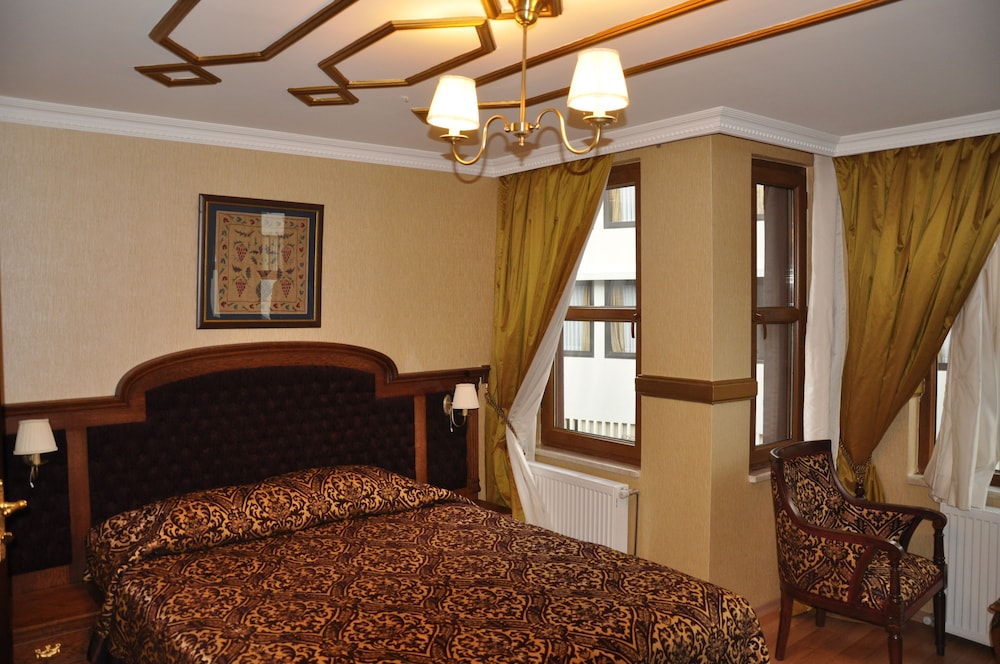 Aruna Hotel 32/50