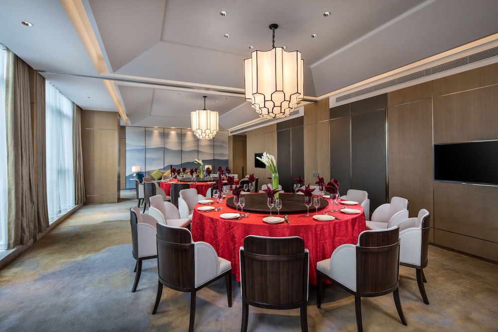 HOLIDAY INN NANJING HARBOUR 62/76