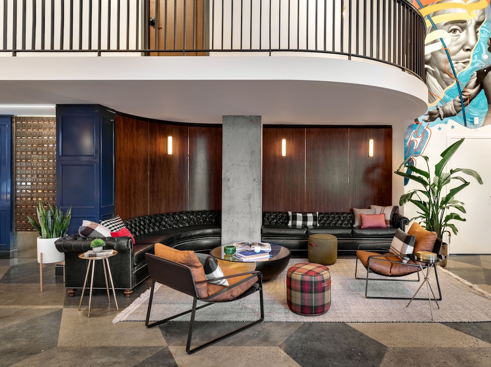 The Revolution Hotel 44/64