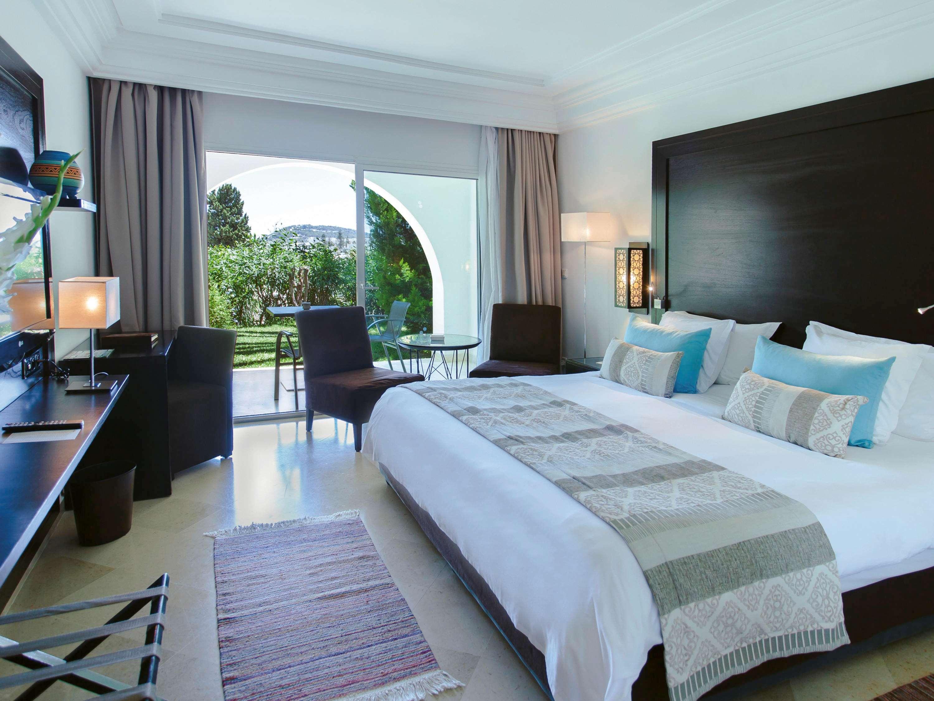 Deluxe, King Bed, Pool and Sea View