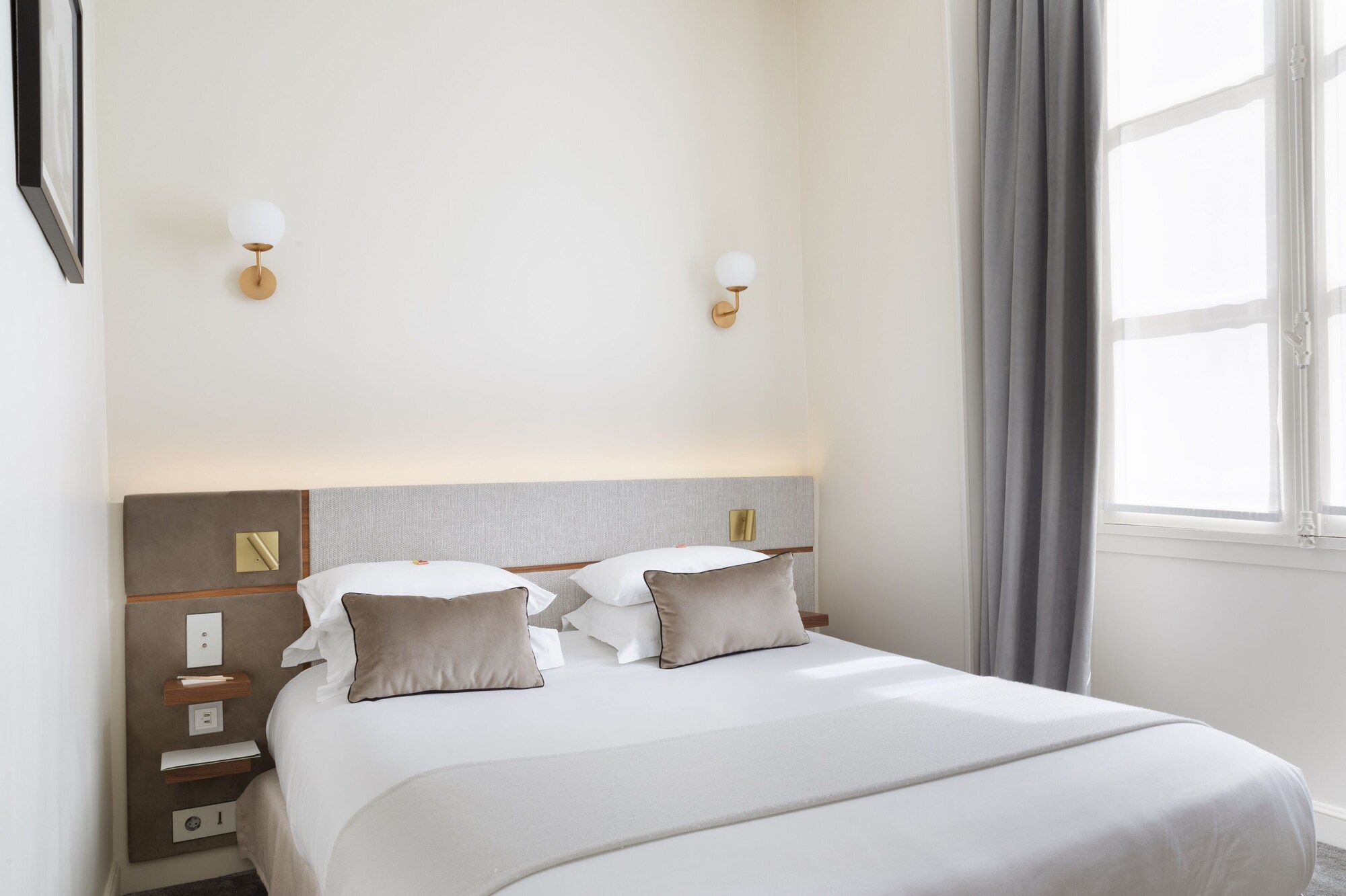 ROOM, SMALL