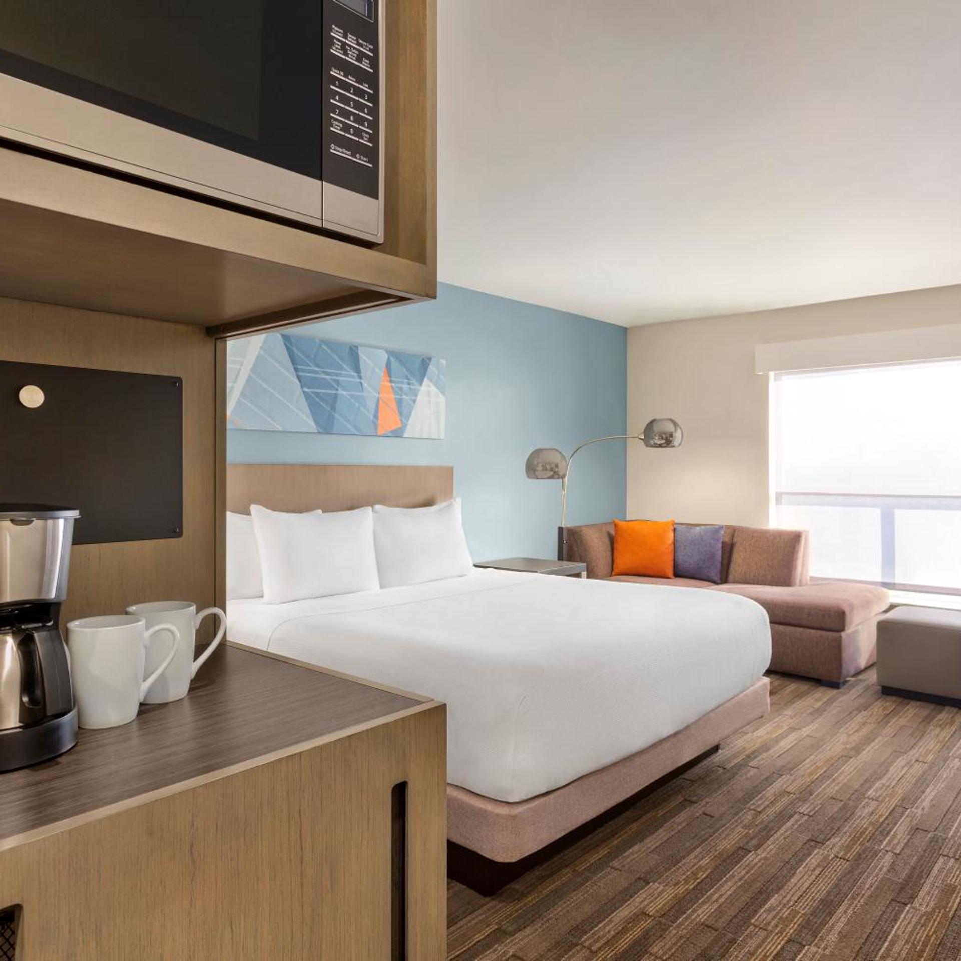 Guest Room, Den, Accessible