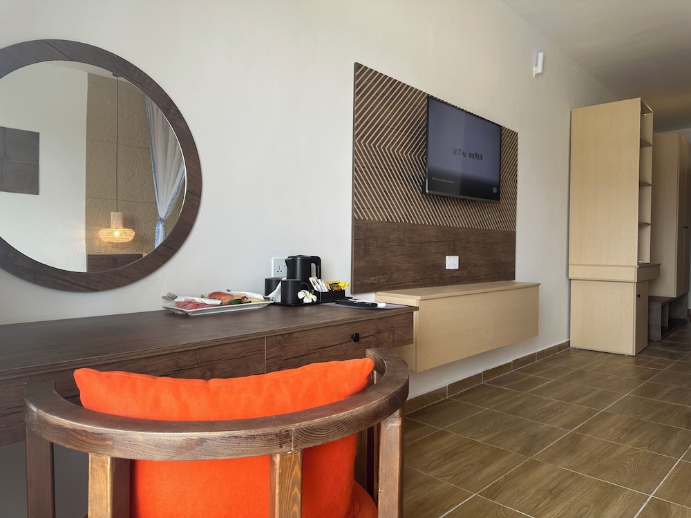 Reef & Beach Resort 6/50