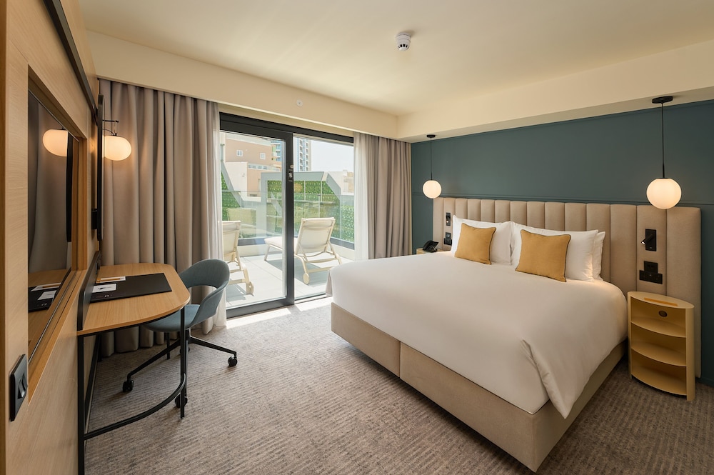 Skyline, Suite, King Bed