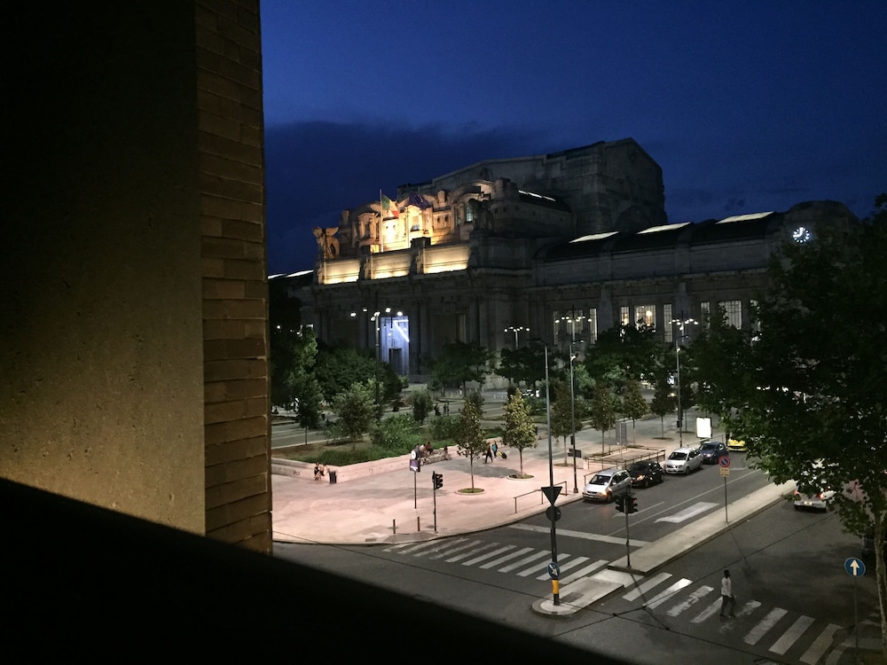 AV Hotel Milano 46/55