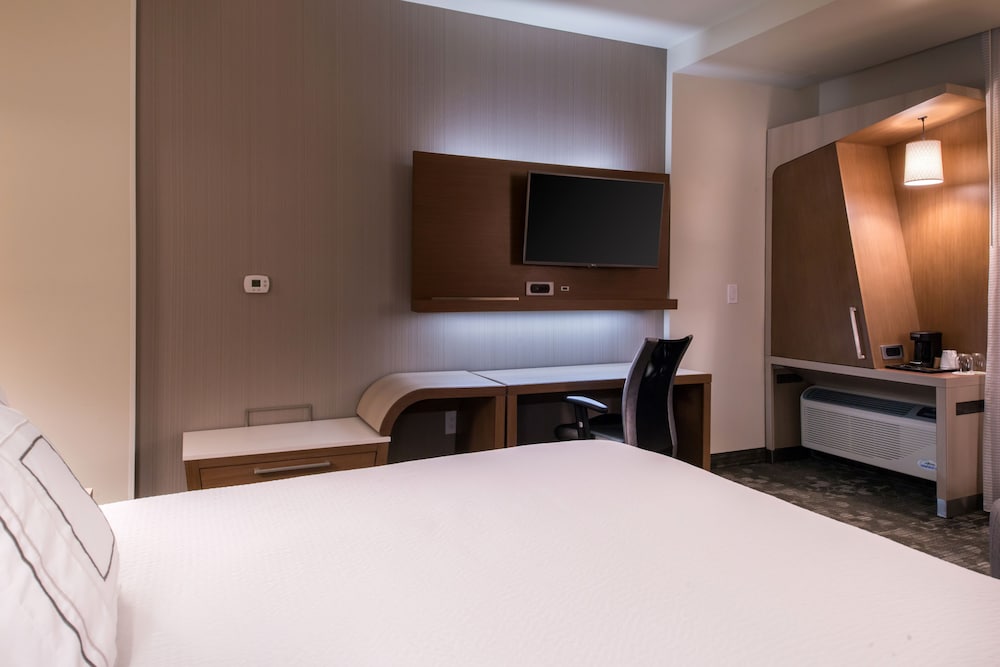 ROOM, KING BED, SOFA, ACCESSIBLE