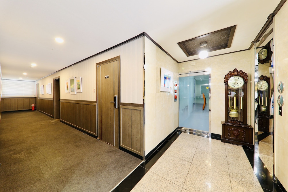 Gallery Hotel Be 6/50
