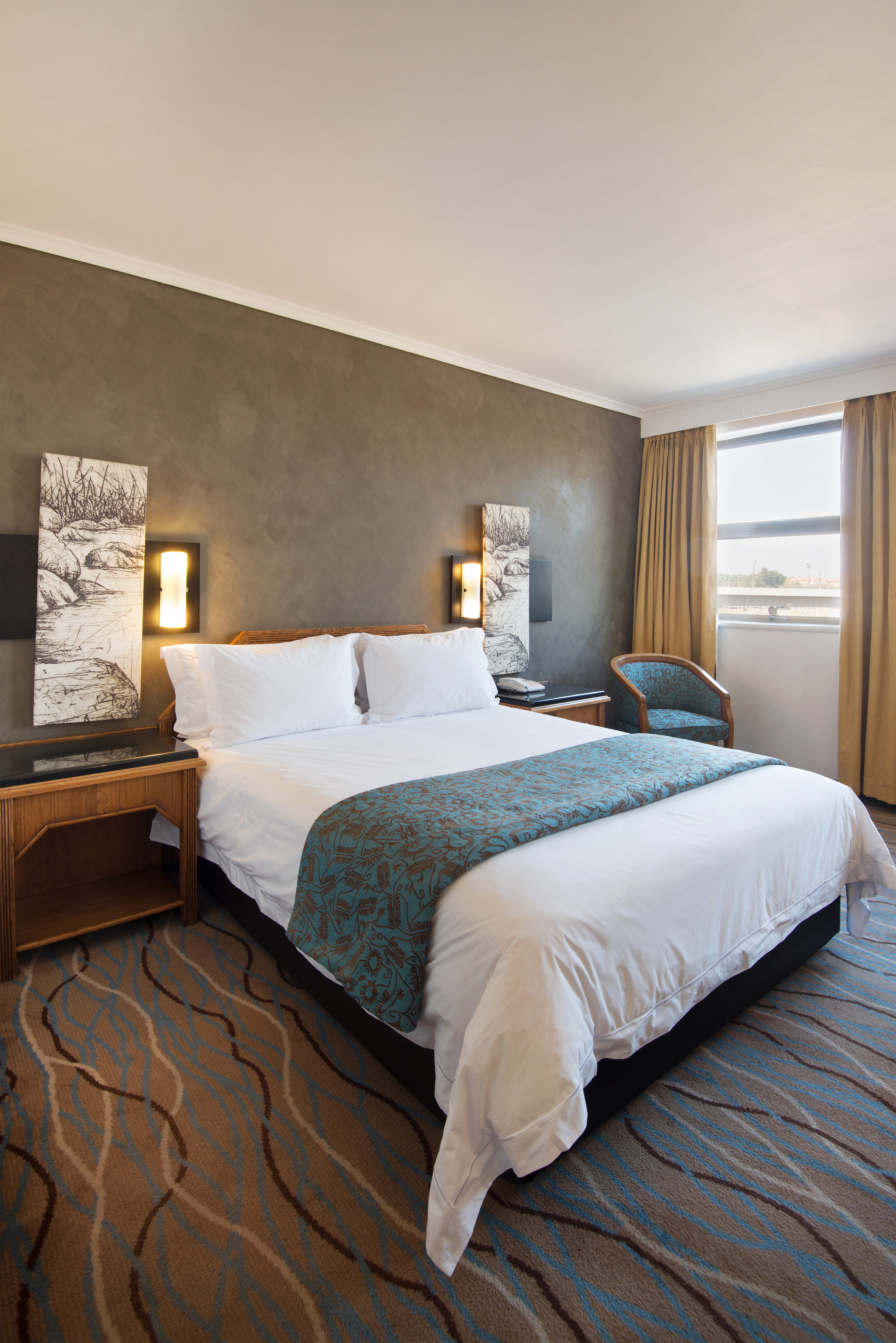 STANDARD, QUEEN BED