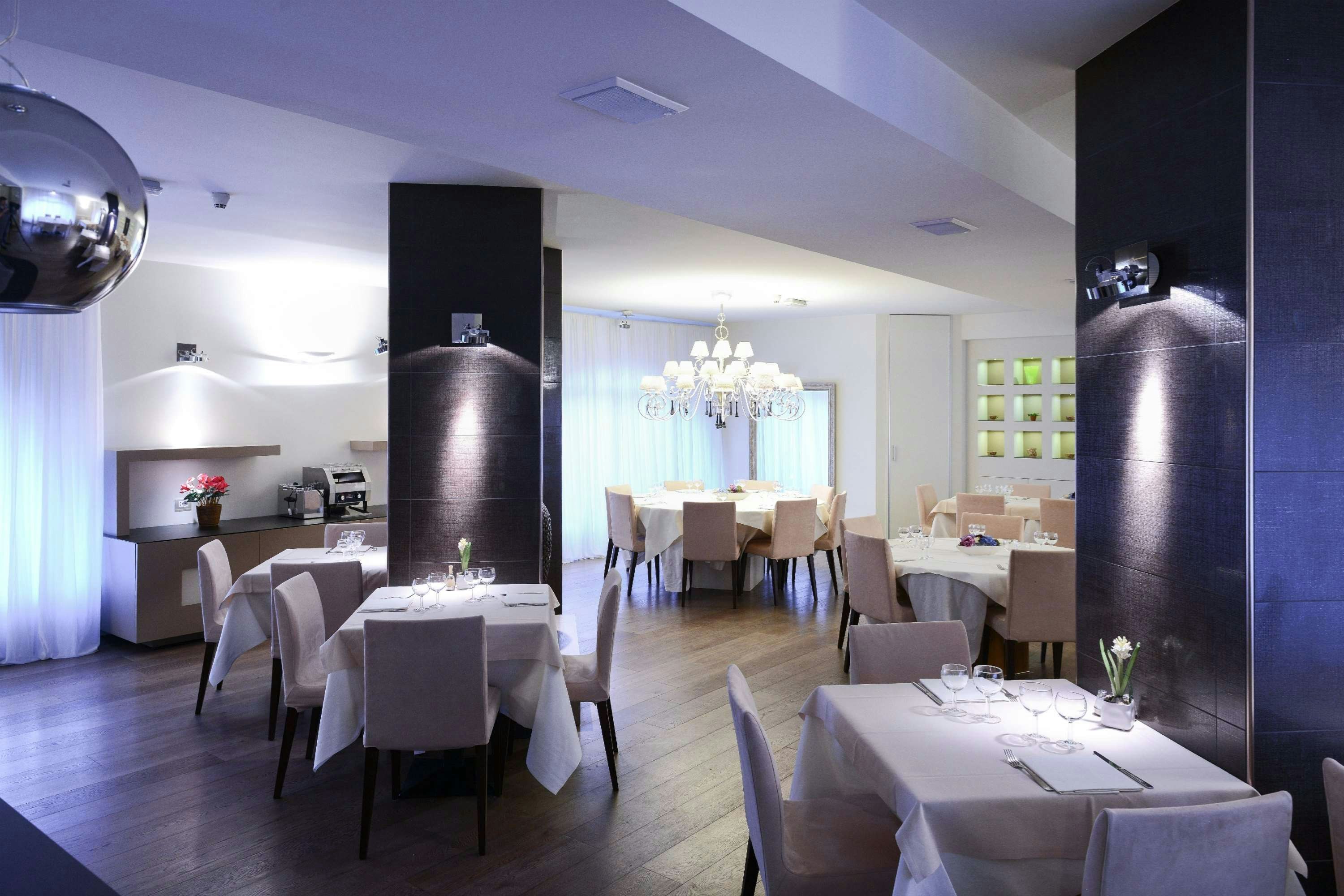HOTEL PARIGI 2 42/48