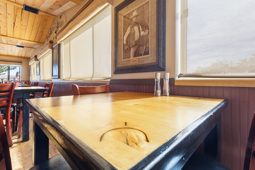 Broken Spur Inn And Steakhouse 13/72