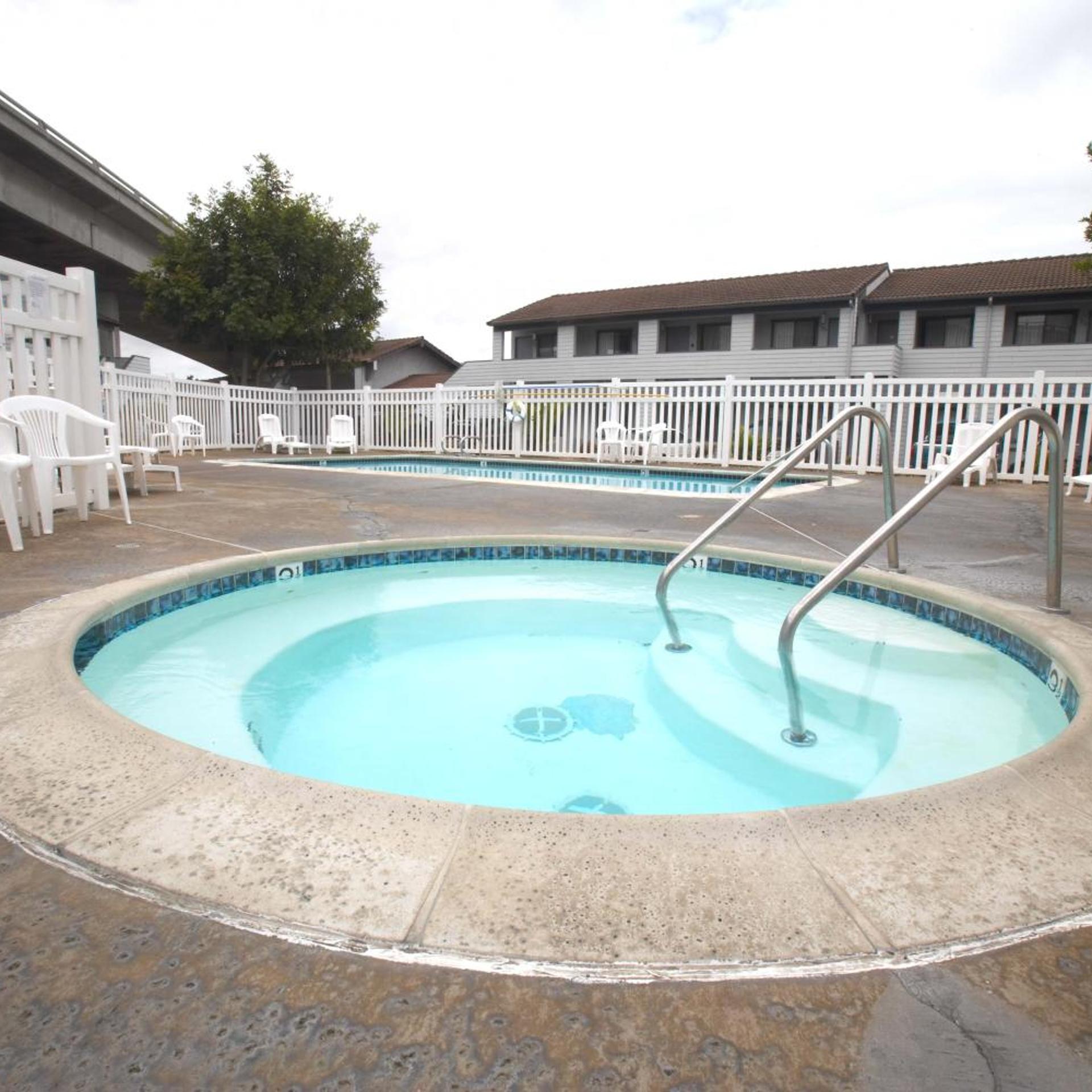 EZ 8 Motel Old Town 11/24