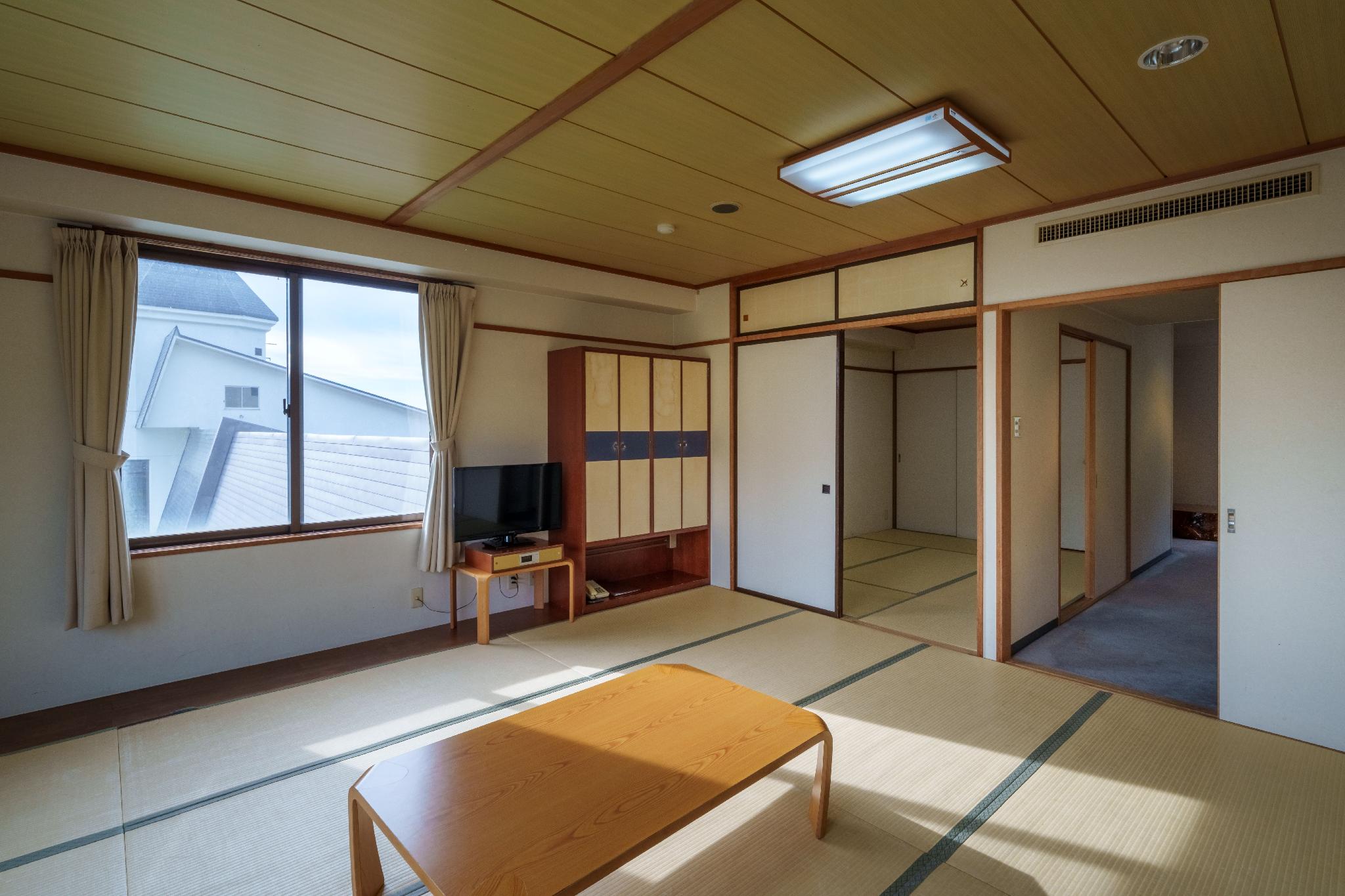 Japanese, Mountain View, Bathtub, East Wing