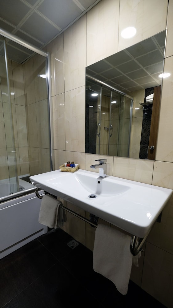 Esila Hotel 48/50