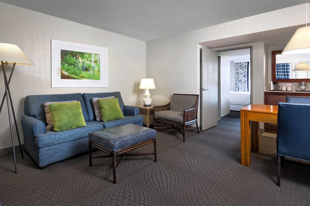 Sheraton Suites Cypress Creek Hotel 24/46