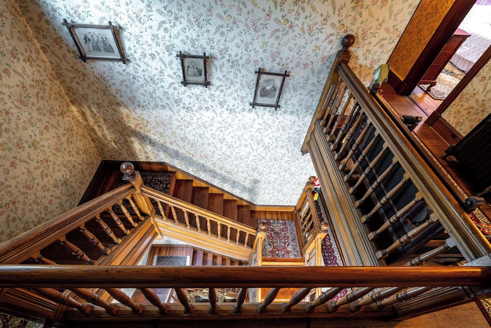 Gillis Grier Bed and Breakfast 3/50